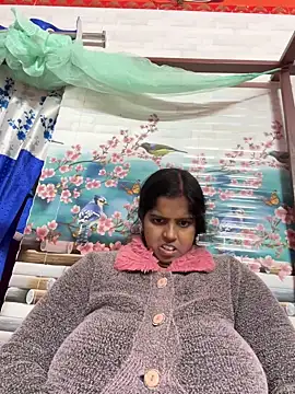 Snapshot of Beauty-queen chatting on December 2025 10:52:01 AM Beauty-queen online show from December 2025 10:52:01 AM