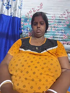 Snapshot of Beauty-queen chatting on February 2026 01:23:01 PM Beauty-queen online show from February 2026 01:23:01 PM