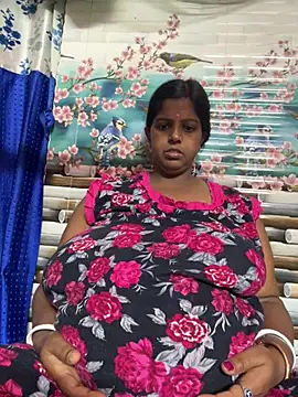 Beauty-queen online show from April 2026 01:45:01 PM