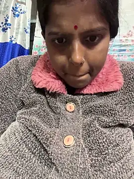 Snapshot of Beauty-queen chatting on February 2026 01:00:01 PM Beauty-queen online show from February 2026 01:00:01 PM