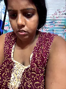 Snapshot of Beauty-queen chatting on October 2025 11:08:02 AM Beauty-queen online show from October 2025 11:08:02 AM