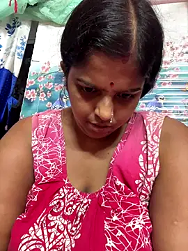 Snapshot of Beauty-queen chatting on October 2025 12:40:02 PM Beauty-queen online show from October 2025 12:40:02 PM