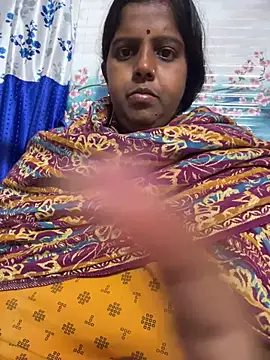 Snapshot of Beauty-queen chatting on February 2026 12:51:02 PM Beauty-queen online show from February 2026 12:51:02 PM