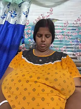 Snapshot of Beauty-queen chatting on February 2026 01:44:01 PM Beauty-queen online show from February 2026 01:44:01 PM