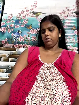 Snapshot of Beauty-queen chatting on September 2025 10:40:01 AM Beauty-queen online show from September 2025 10:40:01 AM