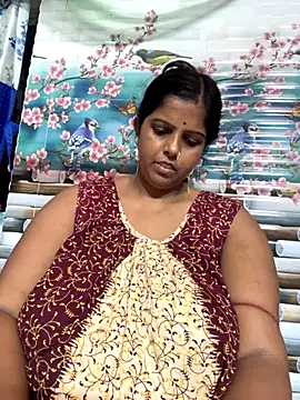 Snapshot of Beauty-queen chatting on September 2025 12:45:01 PM Beauty-queen online show from September 2025 12:45:01 PM