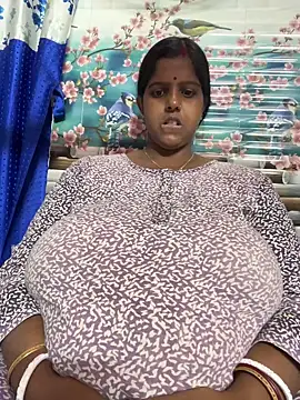 Snapshot of Beauty-queen chatting on March 2026 01:55:02 PM Beauty-queen online show from March 2026 01:55:02 PM