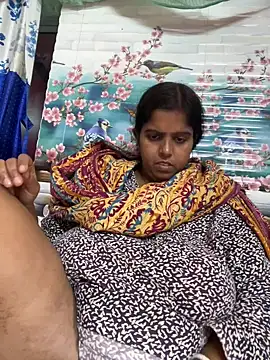 Snapshot of Beauty-queen chatting on November 2025 05:50:01 AM Beauty-queen online show from November 2025 05:50:01 AM