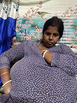 Snapshot of Beauty-queen chatting on February 2026 01:34:01 PM Beauty-queen online show from February 2026 01:34:01 PM