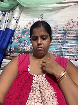 Snapshot of Beauty-queen chatting on September 2025 11:37:02 AM Beauty-queen online show from September 2025 11:37:02 AM