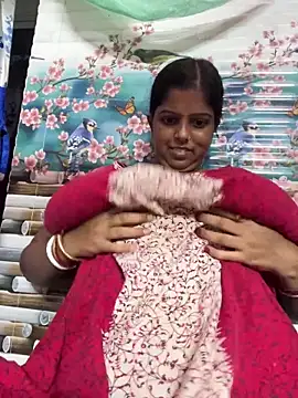 Snapshot of Beauty-queen chatting on September 2025 01:17:01 PM Beauty-queen online show from September 2025 01:17:01 PM