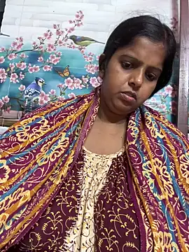 Snapshot of Beauty-queen chatting on November 2025 01:15:01 PM Beauty-queen online show from November 2025 01:15:01 PM