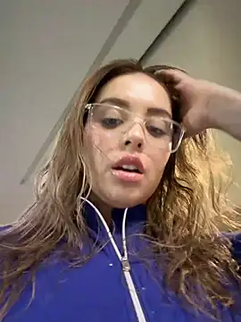 Alirawrz online show from May 2026 04:01:01 PM