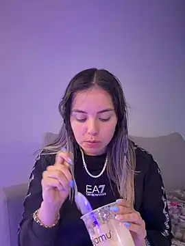 Snapshot of Alirawrz chatting on October 2025 07:37:02 PM Alirawrz online show from October 2025 07:37:02 PM