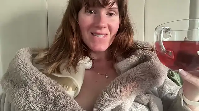 Snapshot of redheadrosie69 chatting on May 2026 07:03:02 PM redheadrosie69 online show from May 2026 07:03:02 PM