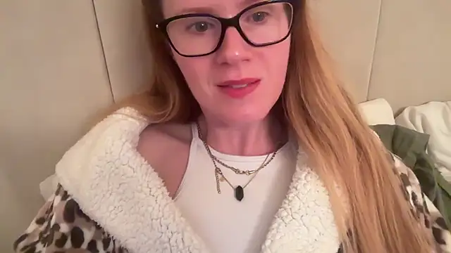 Snapshot of redheadrosie69 chatting on September 2025 06:52:01 PM redheadrosie69 online show from September 2025 06:52:01 PM