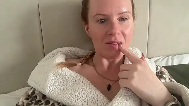 Snapshot of redheadrosie69 chatting on September 2025 08:42:01 AM redheadrosie69 online show from September 2025 08:42:01 AM