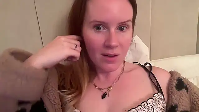 Snapshot of redheadrosie69 chatting on October 2025 07:06:01 PM redheadrosie69 online show from October 2025 07:06:01 PM