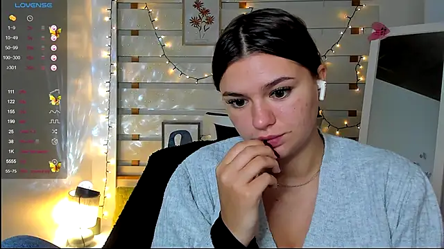 Josephine Kiss online show from October 2025 12:48:02 PM