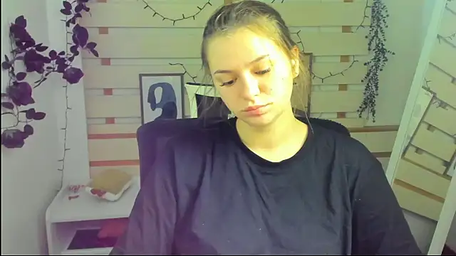 Josephine Kiss online show from April 2026 07:33:02 AM