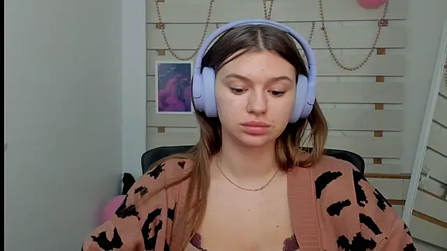 Josephine Kiss online show from February 2025 01:54:02 PM
