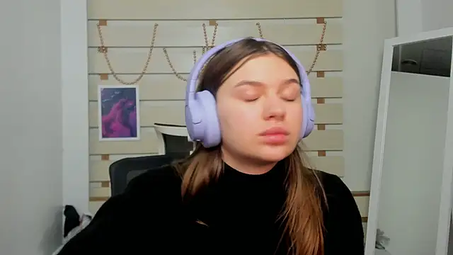 Josephine Kiss online show from February 2025 03:30:01 AM