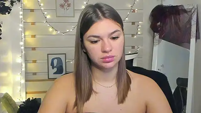 Josephine Kiss online show from November 2025 01:47:01 PM