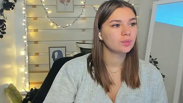 Josephine Kiss online show from November 2025 12:53:02 PM