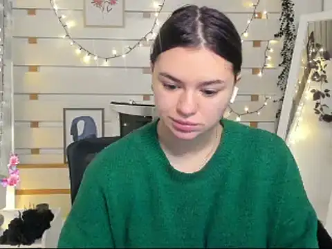 Josephine Kiss online show from December 2025 02:20:01 PM