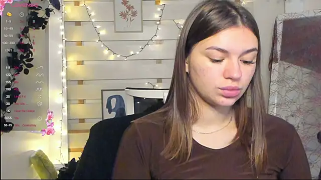 Josephine Kiss online show from November 2025 01:04:01 PM