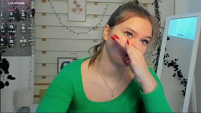 Josephine Kiss online show from February 2026 01:30:01 PM