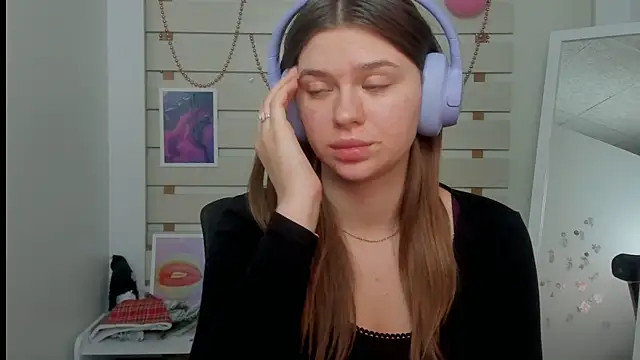 Josephine Kiss online show from February 2025 04:35:01 PM