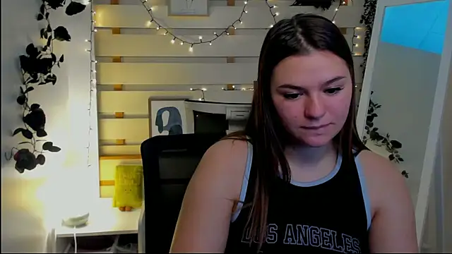 Josephine Kiss online show from March 2026 01:33:01 PM