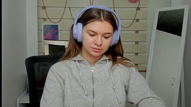 Josephine Kiss online show from February 2025 12:49:02 PM