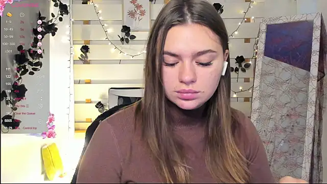 Josephine Kiss online show from October 2025 01:00:01 PM