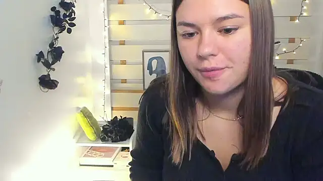 Josephine Kiss online show from November 2025 01:58:02 PM