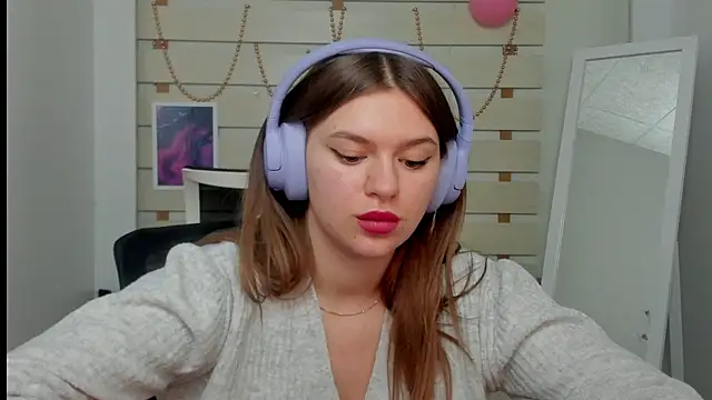 Josephine Kiss online show from February 2025 04:15:01 PM