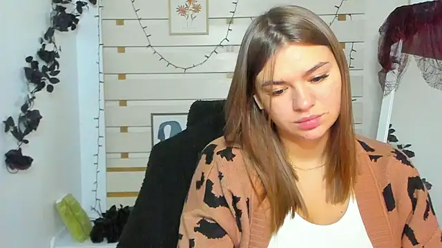 Josephine Kiss online show from November 2025 01:38:01 PM