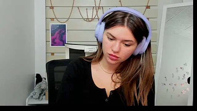 Josephine Kiss online show from January 2025 10:01:01 AM
