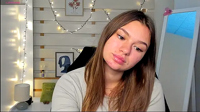 Josephine Kiss online show from October 2025 12:50:02 PM