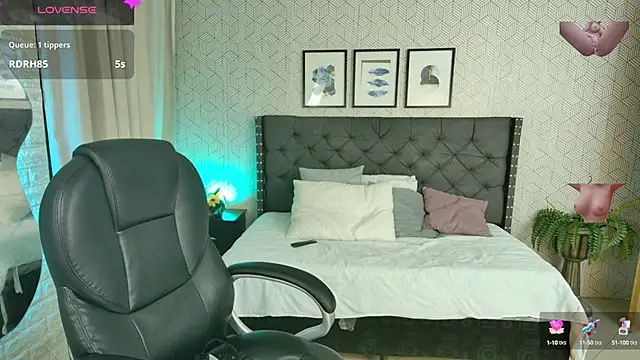 sussy  stone online show from December 2024 06:55:01 PM