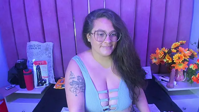 SaraThomso online show from November 2025 03:32:02 AM