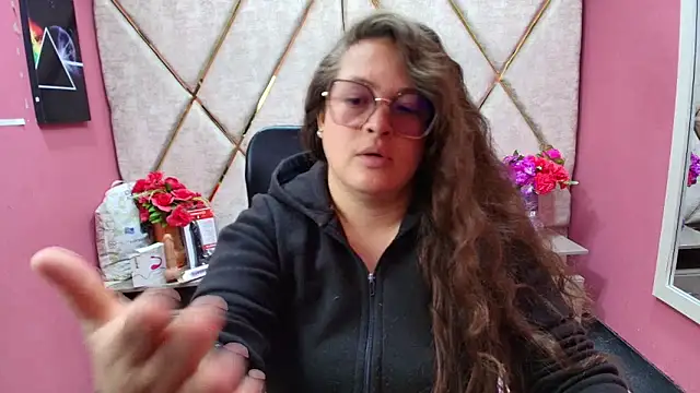 SaraThomso online show from December 2025 02:39:01 PM