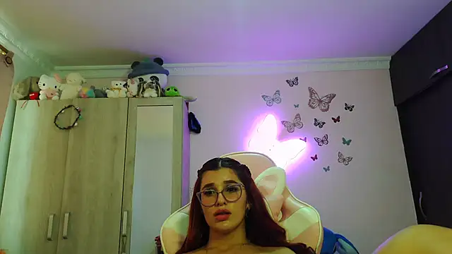 Snapshot of caroline_jonson chatting on May 2026 02:09:01 PM caroline jonson online show from May 2026 02:09:01 PM