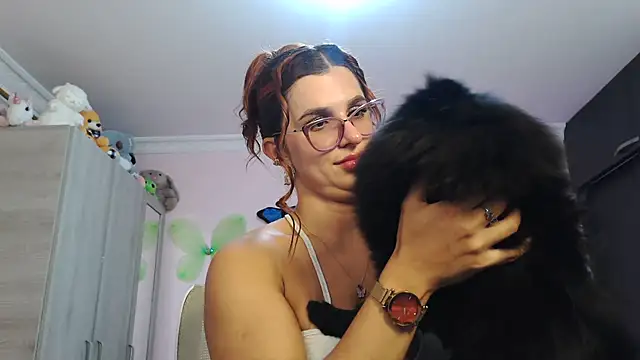 caroline jonson online show from November 2025 09:19:01 PM