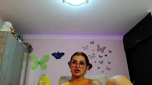 caroline jonson online show from September 2025 02:35:01 PM