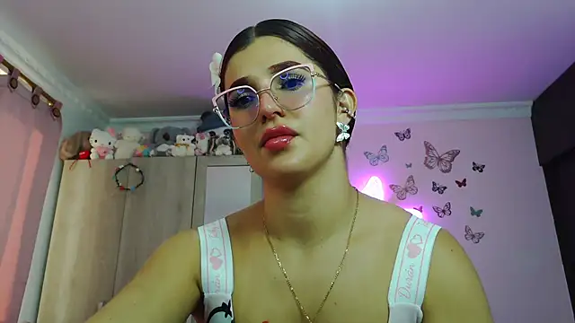 Snapshot of caroline_jonson chatting on June 2026 02:11:02 PM caroline jonson online show from June 2026 02:11:02 PM
