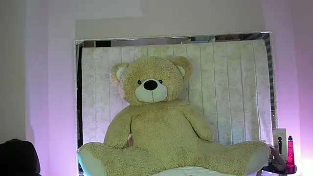 Danna 777  online show from November 2025 01:28:01 AM