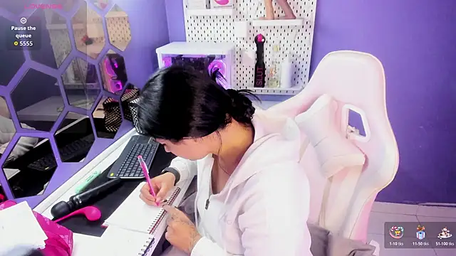 Danna 777  online show from November 2025 11:53:01 PM