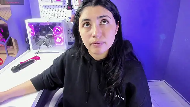 Danna 777  online show from December 2025 12:33:02 AM